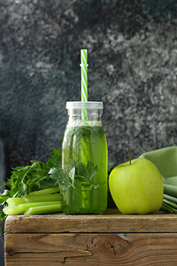 芹菜和苹果的天然汁图片