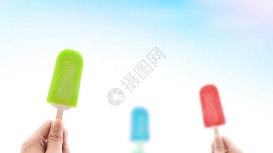 夏季背景概念中多姿彩的冰淇淋图片