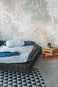 卧室的现代生态阁楼水泥地板图片