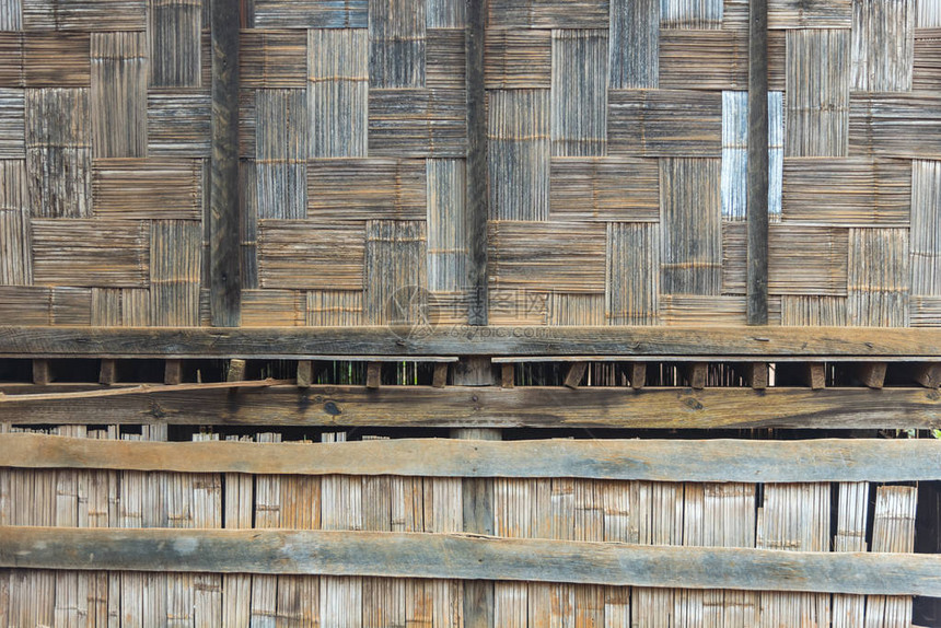 泰国本土风格的竹墙竹纹篮子手工制作图片