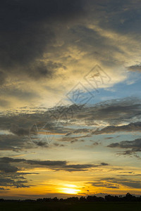 泰国山区日落图片
