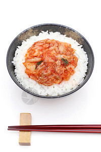 韩国菜白底泡菜煮熟的白米饭图片