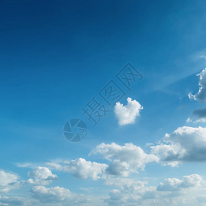 晴朗的蓝天气和云彩图片