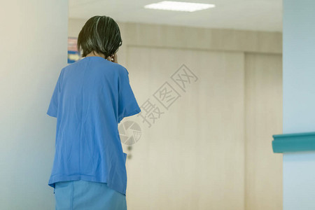 女尿道病人步行运动图片