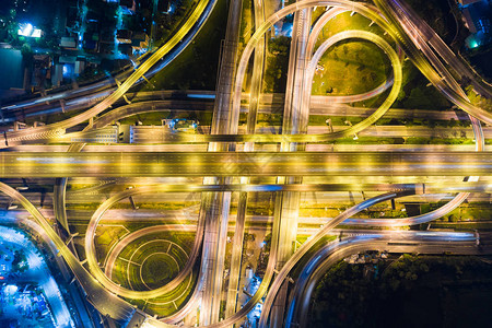 夜间交通城市运输公路视车辆行驶情况图片