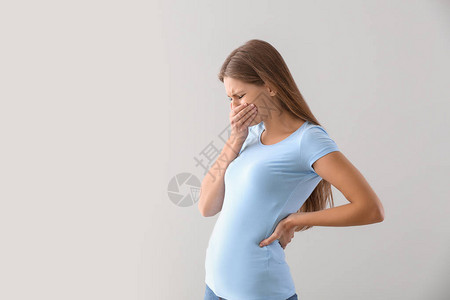 患有轻背景毒物中毒的怀孕妇女按轻图片