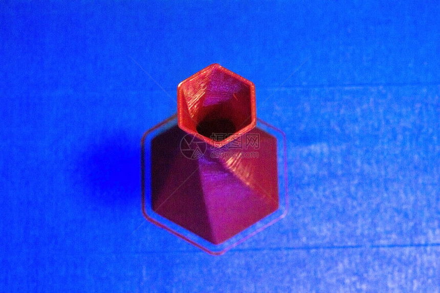 3D打印机打印对象红色颜以蓝色图片