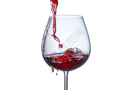 将红葡萄酒倒在玻璃杯中白图片