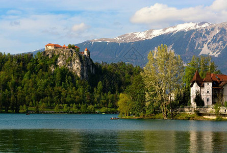 在湖上斯洛文尼亚BledBlejskjgrad图片