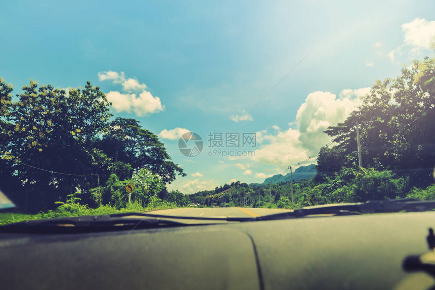 景观道路铺设道路农村路边景观山景公路运输道路跑图片