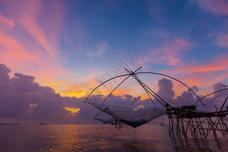 泰国海以南的大平方底网传统式食物渔场和渔民的本地生活方式图片