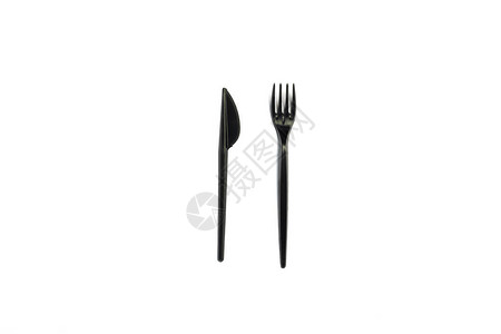白色背景上的黑色一次塑料餐具和食品用具叉子和刀子概念塑料图片