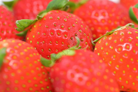 甜草莓红色成熟水图片