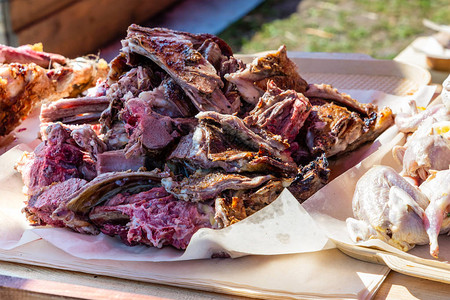 排骨肉kenguryatina深色美味新鲜辛辣异国情调的夏季烧烤野餐图片