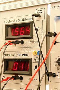 电面板带有伏度计和显示电压和当量值图片