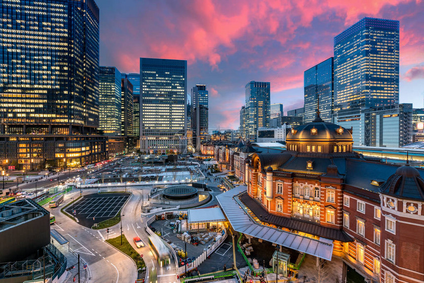 东京火车站和东京高楼大在日本东京日图片