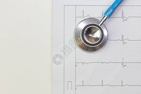 蓝色听诊器和心电图表特写图像背景图片