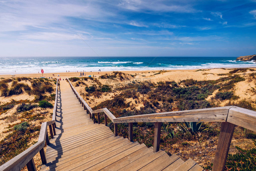 葡萄牙阿尔加维西部海岸线上的MonteClerigo海滩景观通往葡萄牙科斯塔维森蒂娜阿尔热祖尔附近海滩PraiaCleri图片