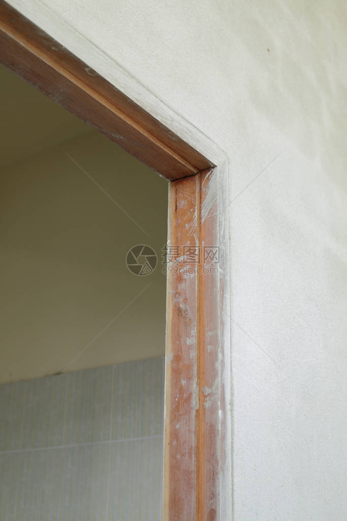建筑房屋行业的木门框图片