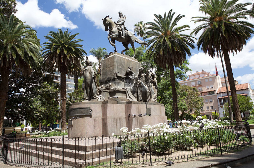 JuanAntoniodeArenales纪念碑在阿根廷萨尔塔的7月9日广场上萨尔塔是该国西北部萨尔塔图片