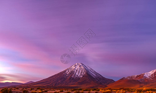 阿塔卡马Licancabur6000米火山日落图片