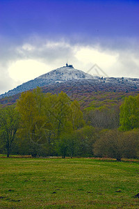 Auvergne火山图片