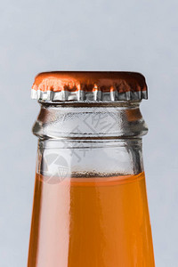 一瓶带吸管的橙子汽水背景图片