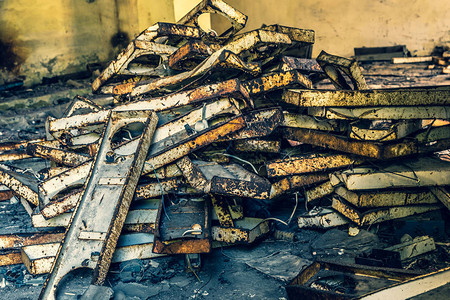 在白俄罗斯切尔诺贝利禁区一家废弃工厂里生图片