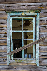 白俄罗斯切尔诺贝利禁区一栋废弃旧房子的图片