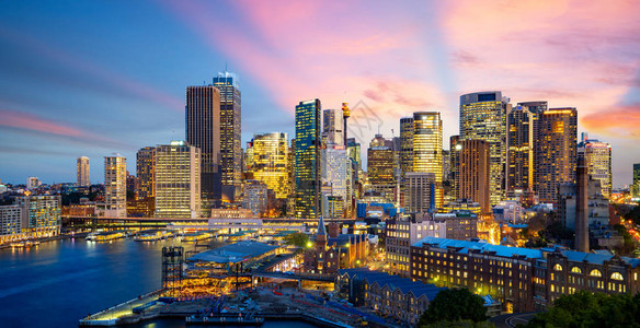 澳大利亚日落时的悉尼海拔和城市图片