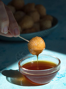 Luqaimat传统的阿拉伯甜图片