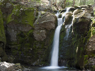 克里米亚山区的瀑布图片