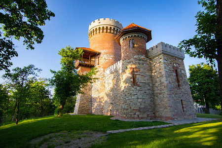 布卡特斯卡罗尔公园弗拉德特佩斯城堡的大气结构充满着许多中世纪历史图片