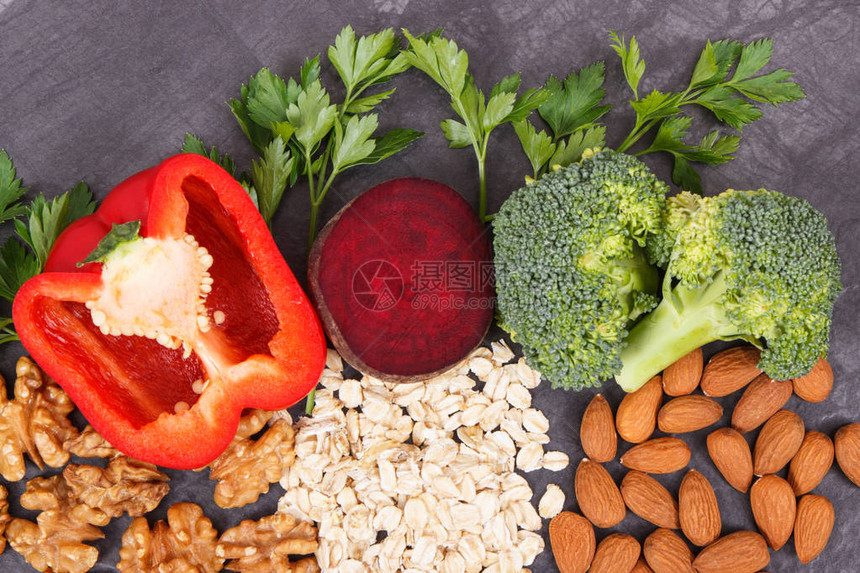含有维生素和矿物质建议用于高血压或糖尿病的健康食品的成分或产品图片