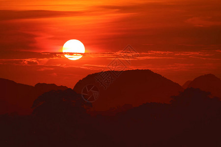 夜晚的红天日落太阳图片