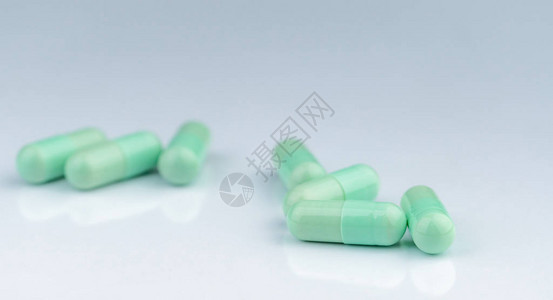 选择地关注草药的绿色胶囊丸医药产品治疗胃炎的草药草药全球药品市场医药图片