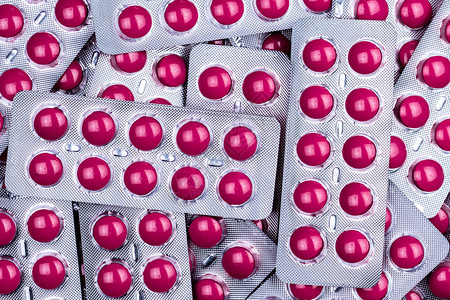 泡罩包装中的粉红色药片用于治疗偏和高烧的止痛药非甾体抗炎药图片