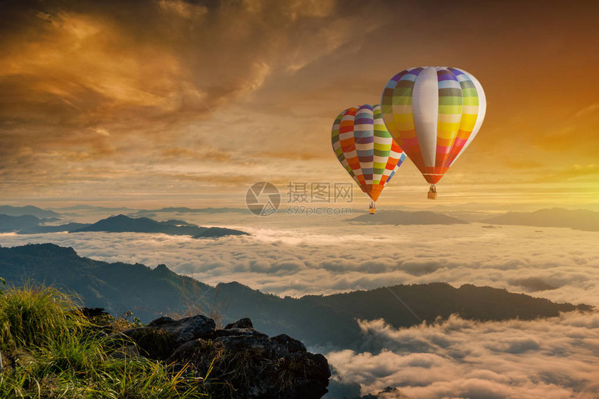 泰国北岸Chiangrai省Phucheefa山上飞来图片
