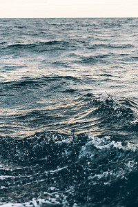 蓝海水的波纹自然海图片