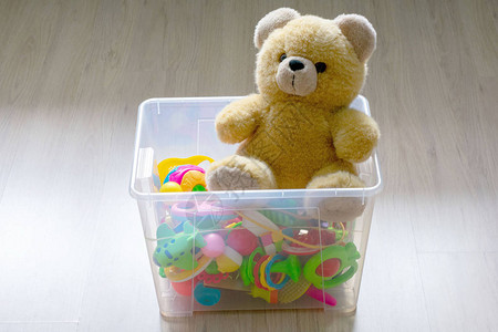泰迪熊和玩具盒图片