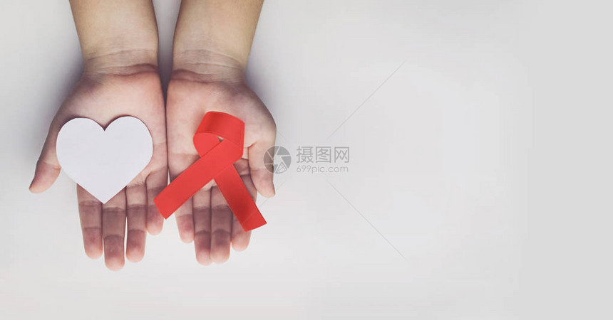 儿童手握红色艾滋病认图片