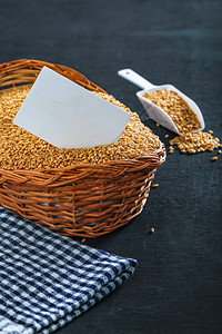印度小麦谷物和小麦粉图片