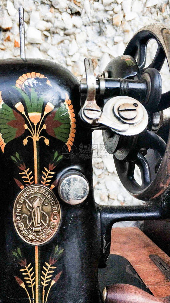 旧缝纫机老旧的古型改造设备图片