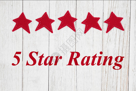 5星级评分文本红色恒星在经风吹的白背景图片