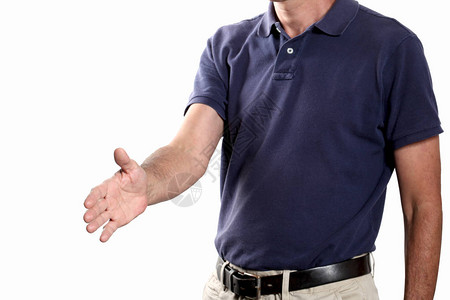 男子伸出手在白色背景上用手摇盘背景图片