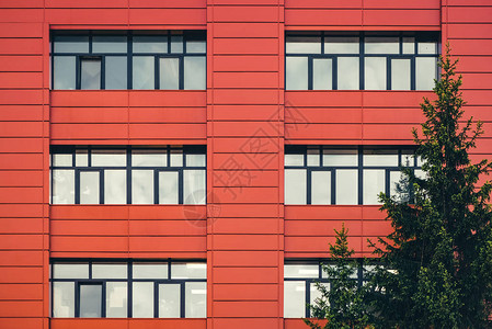 现代办公大楼的红色墙被碎成片图片