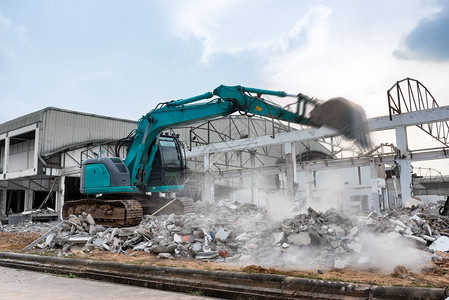 重型设备挖掘机拆除在建筑工地拆除机器建筑工地的危险和安图片