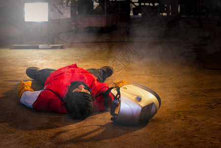 工厂业的急救培训工作中的焊工事故和工厂业中的昏厥建筑业工程中的安图片