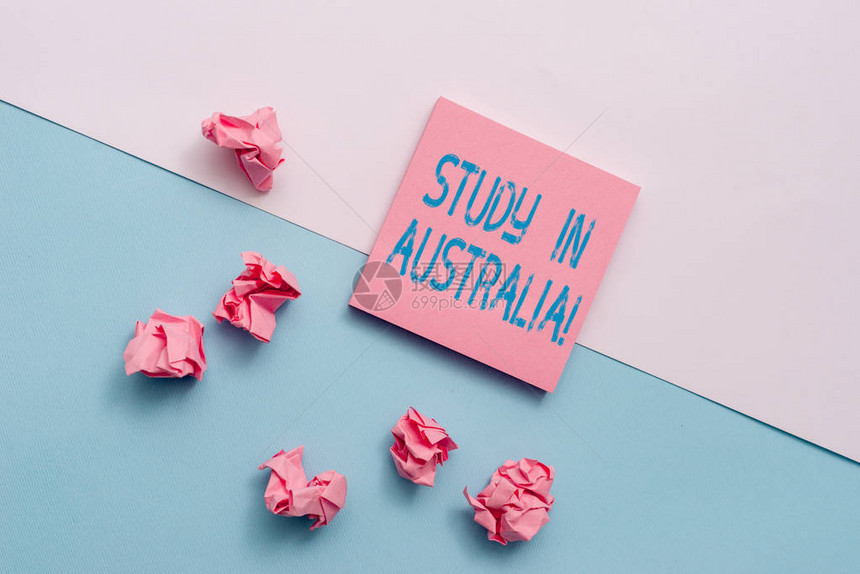显示在澳大利亚学习的文字符号商业照片展示进入外国订单完成您的学习笔记纸和文具侧面放置在柔图片