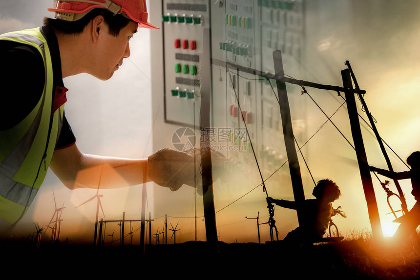 电力工程双曝光图像与儿童幸福生活剪影在可再生涡轮风电场中玩秋千可持续能源概图片